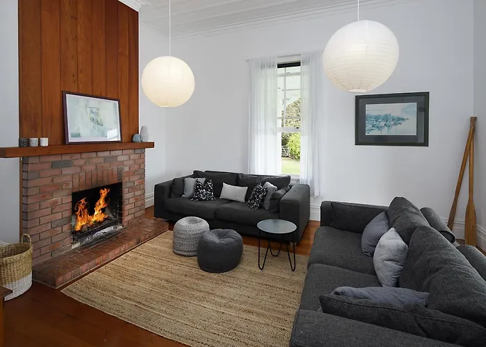 Oakura Bay Villa - Stay Waiheke