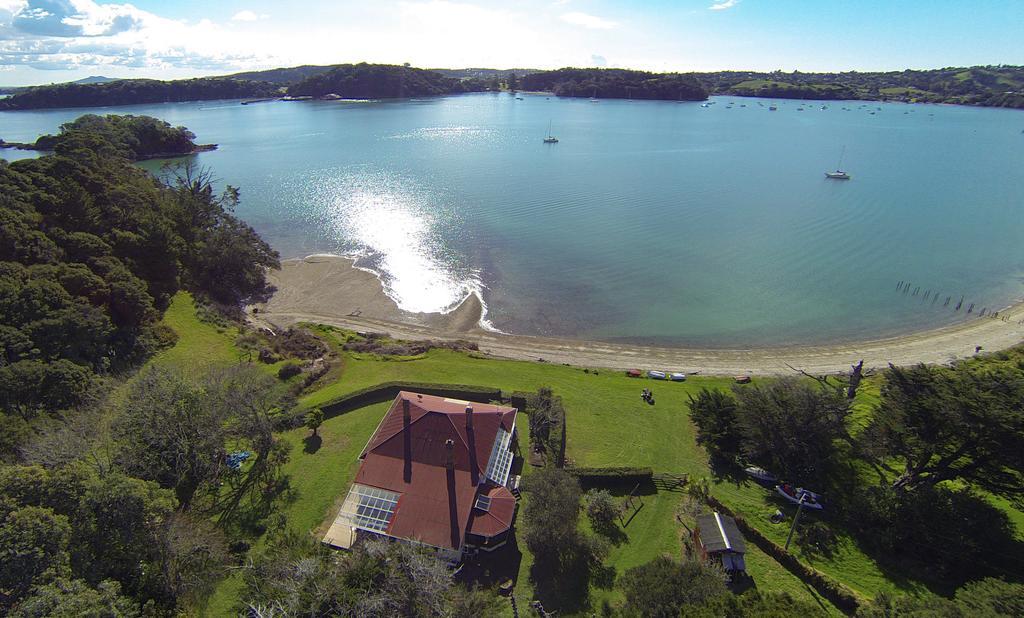 Oakura Bay - Waiheke Holiday home Te Whau Bay