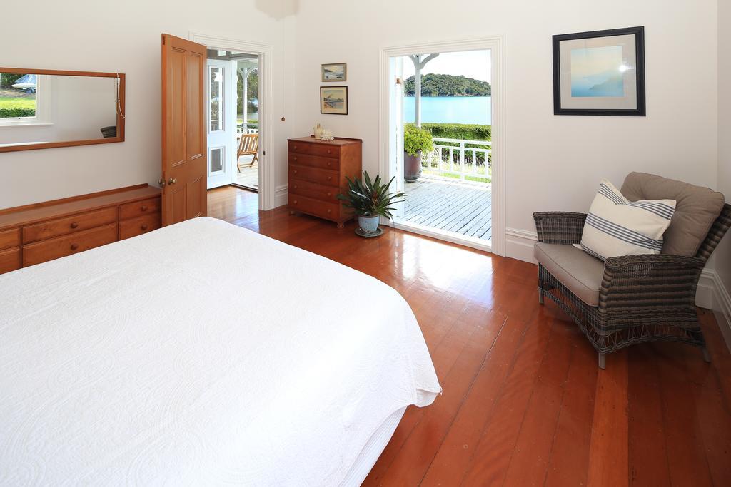 Oakura Bay - Waiheke Holiday home Te Whau Bay
