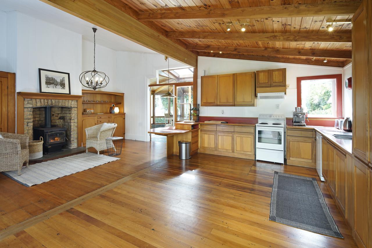 Oakura Bay - Waiheke Holiday home Te Whau Bay